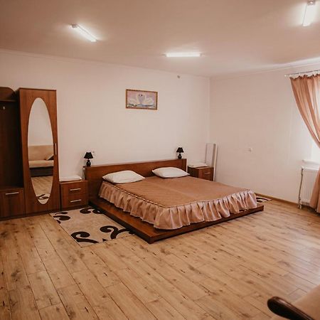 Лісова Пісня Апартаменти Husyatyn Exterior foto