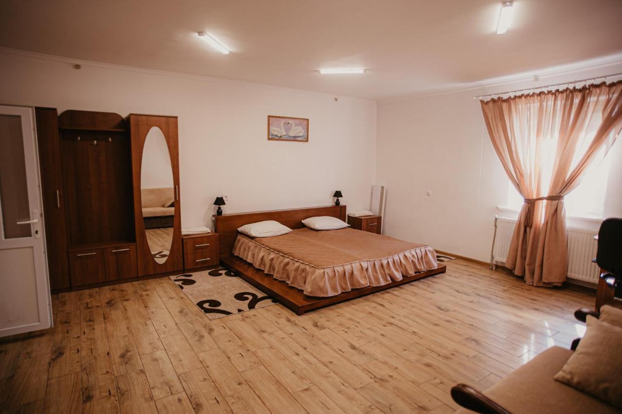Лісова Пісня Апартаменти Husyatyn Exterior foto
