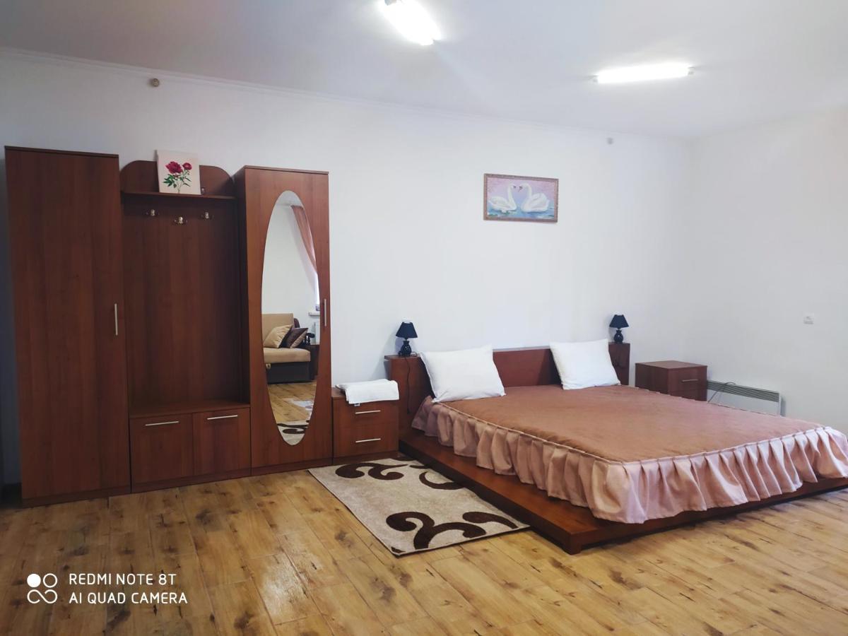 Лісова Пісня Апартаменти Husyatyn Exterior foto